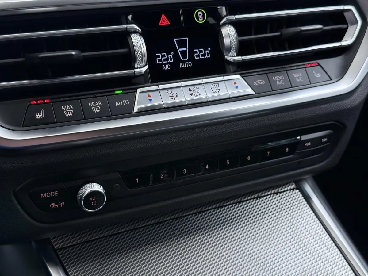 318i High Executive Edition VAN: 33.900,- VOOR: 28.877,- UW HERFSTVOORDEEL: 5.023 ,-  M-SPORT| Afneembare trekhaak | Stoelverwarming | Origineel Nederlands geleverd (NAP) | Rijklaar geleverd