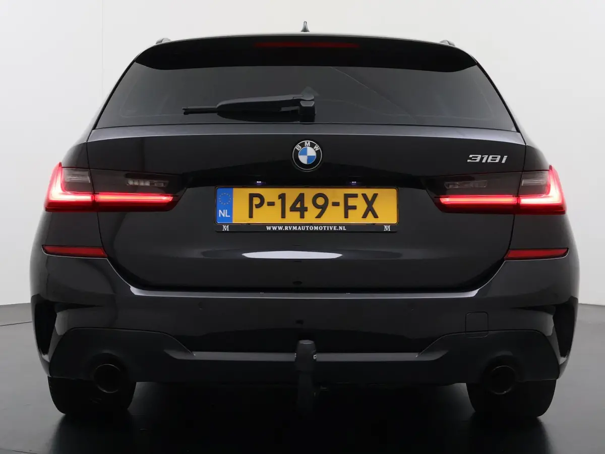 318i High Executive Edition VAN: 33.900,- VOOR: 28.877,- UW HERFSTVOORDEEL: 5.023 ,-  M-SPORT| Afneembare trekhaak | Stoelverwarming | Origineel Nederlands geleverd (NAP) | Rijklaar geleverd