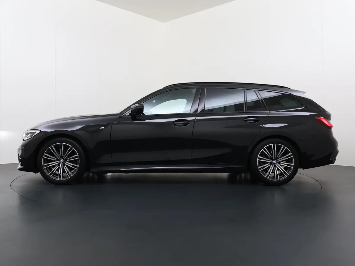 318i High Executive Edition VAN: 33.900,- VOOR: 28.877,- UW HERFSTVOORDEEL: 5.023 ,-  M-SPORT| Afneembare trekhaak | Stoelverwarming | Origineel Nederlands geleverd (NAP) | Rijklaar geleverd