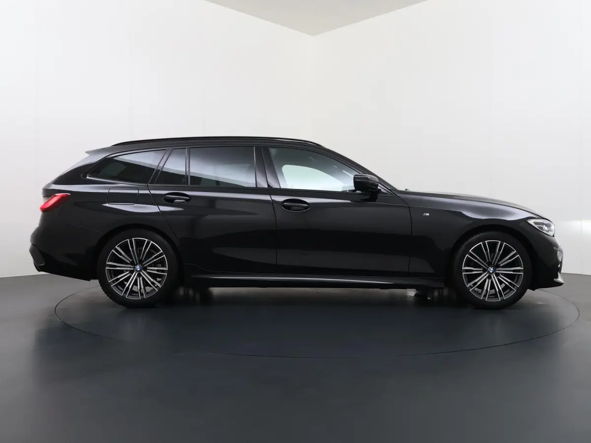 318i High Executive Edition VAN: 33.900,- VOOR: 28.877,- UW HERFSTVOORDEEL: 5.023 ,-  M-SPORT| Afneembare trekhaak | Stoelverwarming | Origineel Nederlands geleverd (NAP) | Rijklaar geleverd