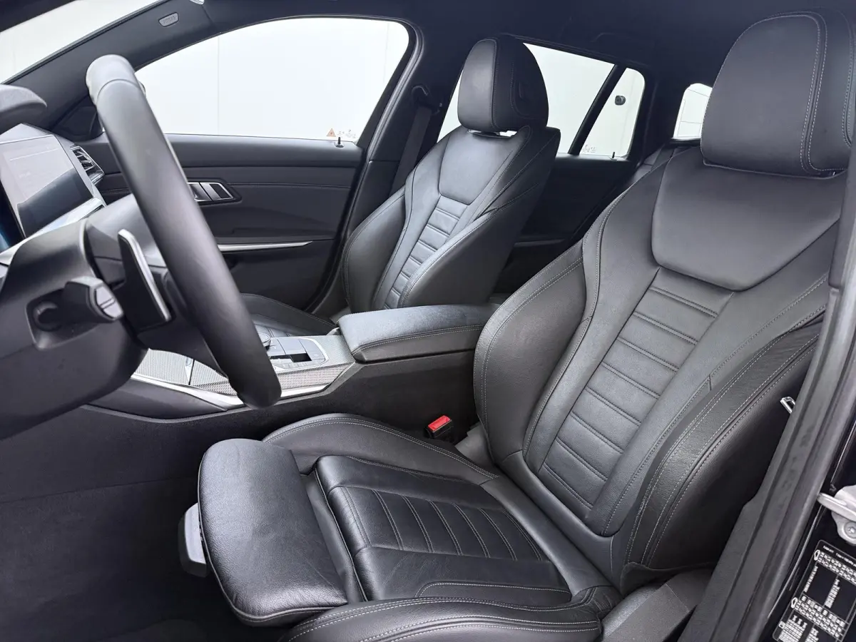318i High Executive Edition VAN: 33.900,- VOOR: 28.877,- UW HERFSTVOORDEEL: 5.023 ,-  M-SPORT| Afneembare trekhaak | Stoelverwarming | Origineel Nederlands geleverd (NAP) | Rijklaar geleverd