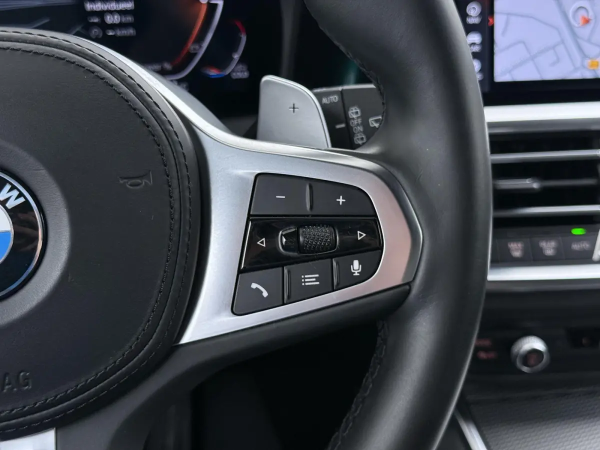 318i High Executive Edition VAN: 33.900,- VOOR: 28.877,- UW HERFSTVOORDEEL: 5.023 ,-  M-SPORT| Afneembare trekhaak | Stoelverwarming | Origineel Nederlands geleverd (NAP) | Rijklaar geleverd