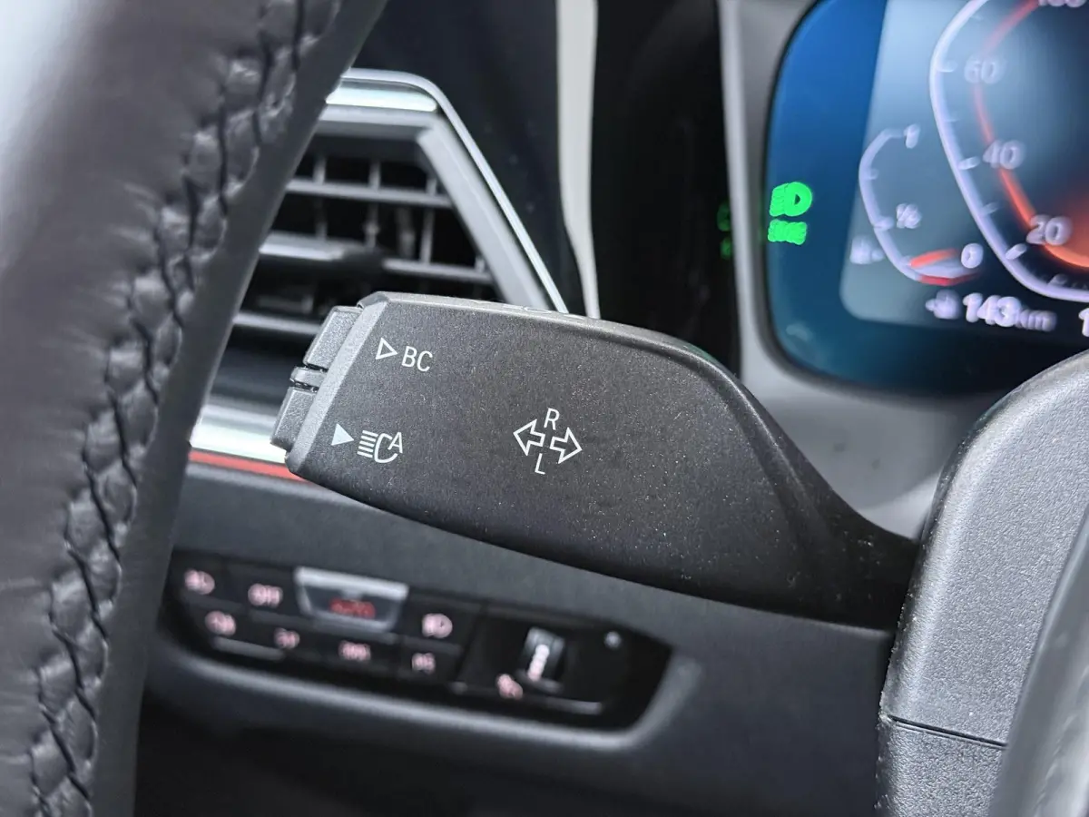 318i High Executive Edition VAN: 33.900,- VOOR: 28.877,- UW HERFSTVOORDEEL: 5.023 ,-  M-SPORT| Afneembare trekhaak | Stoelverwarming | Origineel Nederlands geleverd (NAP) | Rijklaar geleverd