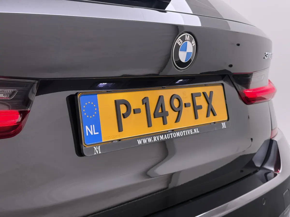 318i High Executive Edition VAN: 33.900,- VOOR: 28.877,- UW HERFSTVOORDEEL: 5.023 ,-  M-SPORT| Afneembare trekhaak | Stoelverwarming | Origineel Nederlands geleverd (NAP) | Rijklaar geleverd