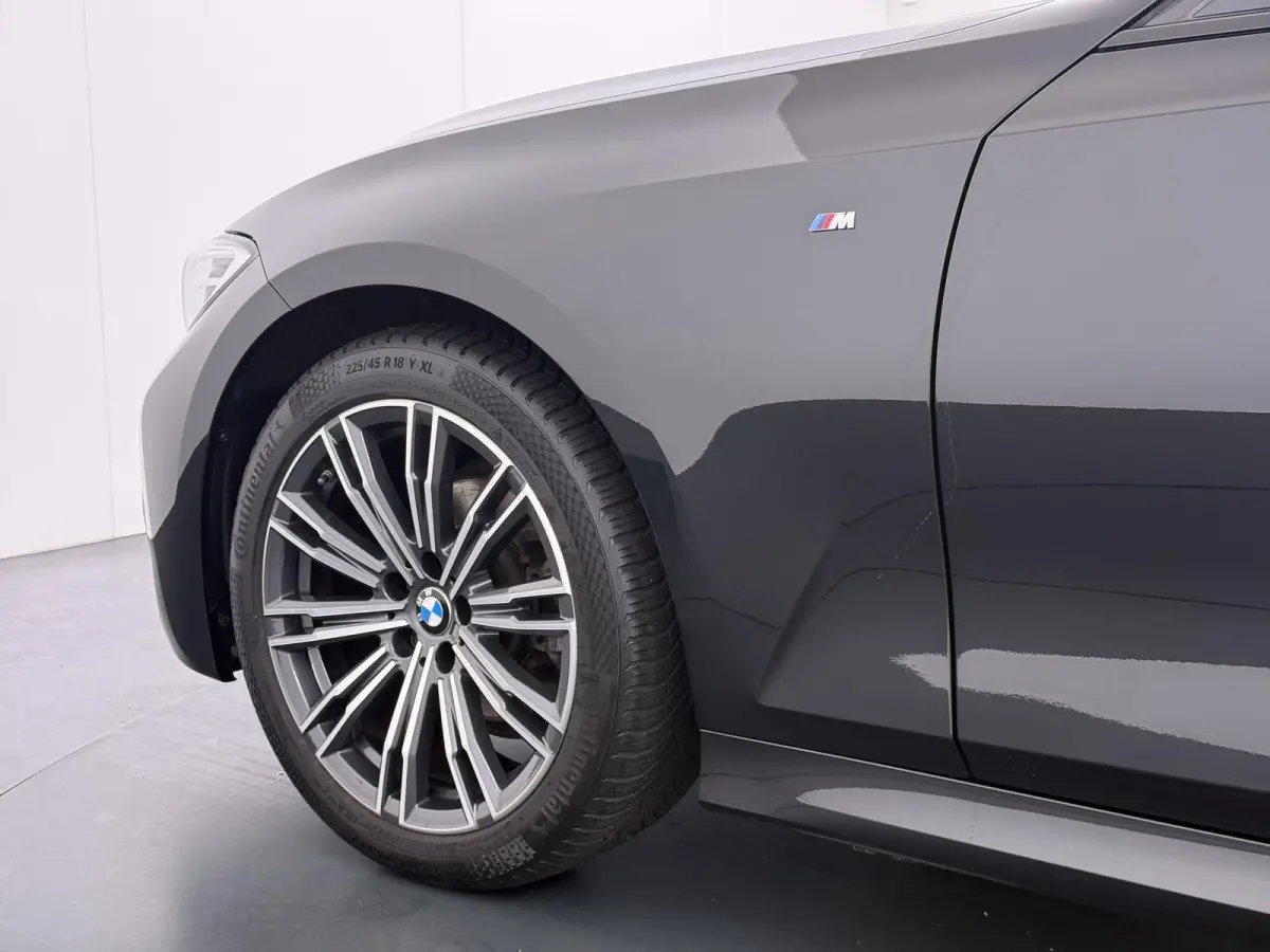 318i High Executive Edition VAN: 33.900,- VOOR: 28.877,- UW HERFSTVOORDEEL: 5.023 ,-  M-SPORT| Afneembare trekhaak | Stoelverwarming | Origineel Nederlands geleverd (NAP) | Rijklaar geleverd