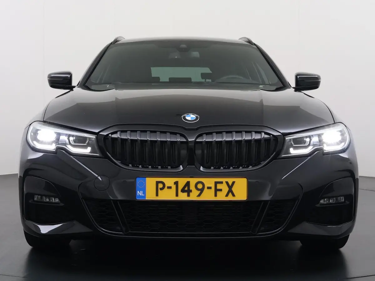 318i High Executive Edition VAN: 33.900,- VOOR: 28.877,- UW HERFSTVOORDEEL: 5.023 ,-  M-SPORT| Afneembare trekhaak | Stoelverwarming | Origineel Nederlands geleverd (NAP) | Rijklaar geleverd
