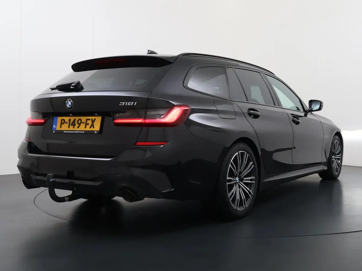 318i High Executive Edition VAN: 33.900,- VOOR: 28.877,- UW HERFSTVOORDEEL: 5.023 ,-  M-SPORT| Afneembare trekhaak | Stoelverwarming | Origineel Nederlands geleverd (NAP) | Rijklaar geleverd