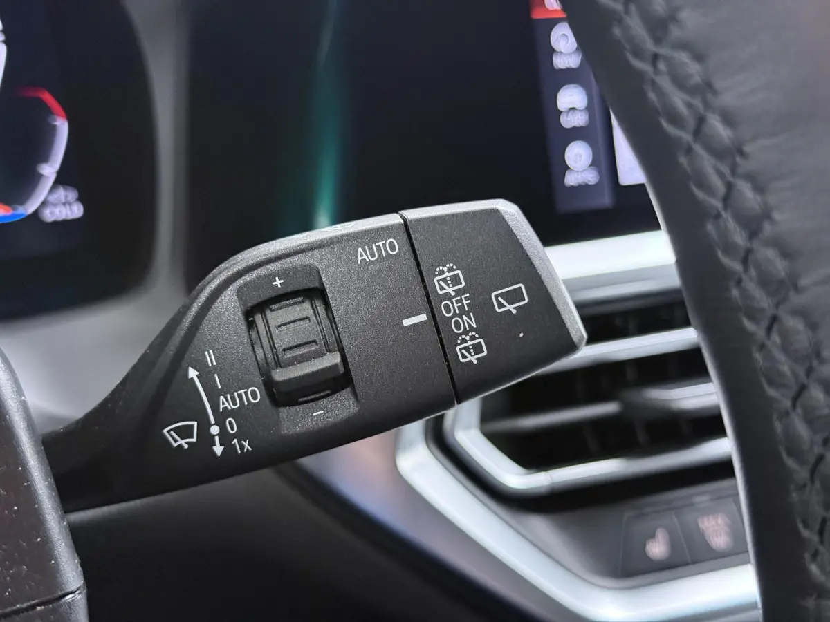 318i High Executive Edition VAN: 33.900,- VOOR: 28.877,- UW HERFSTVOORDEEL: 5.023 ,-  M-SPORT| Afneembare trekhaak | Stoelverwarming | Origineel Nederlands geleverd (NAP) | Rijklaar geleverd