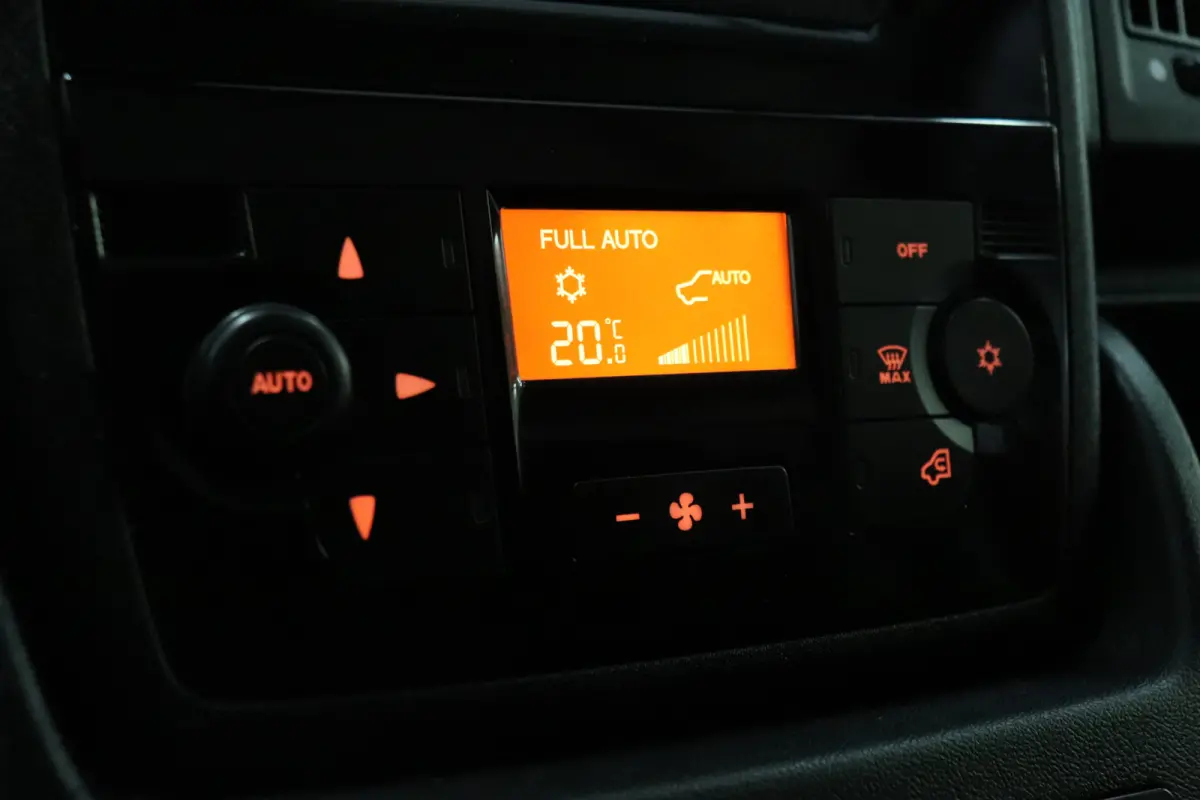 2.0 BlueHDI 164PK L2H1 EURO 6 - Airco - Navi - Cruise - € 11.499,- Excl.