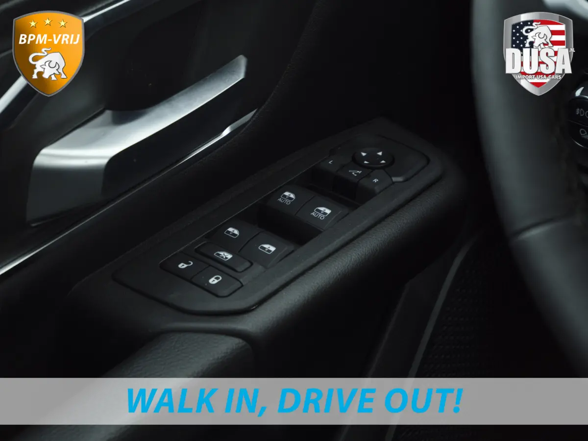 1500 | Bighorn | 3.0L I6 Hurricane | Crew Cab | 4X4 | Stuur/stoel verwarming | Night edition | Panorama dak Getoonde accessoires zijn verkrijgbaar tegen meerprijs