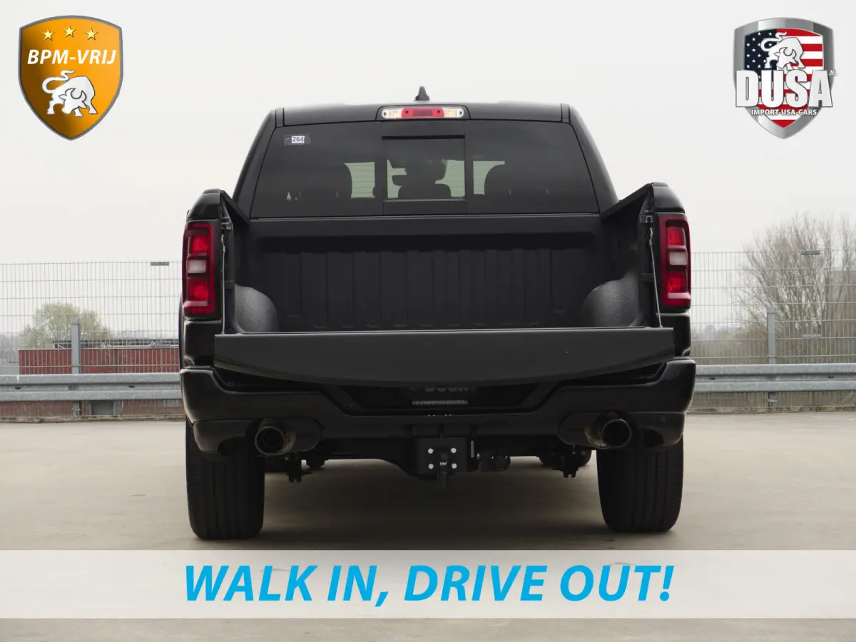 1500 | Bighorn | 3.0L I6 Hurricane | Crew Cab | 4X4 | Stuur/stoel verwarming | Night edition | Panorama dak Getoonde accessoires zijn verkrijgbaar tegen meerprijs