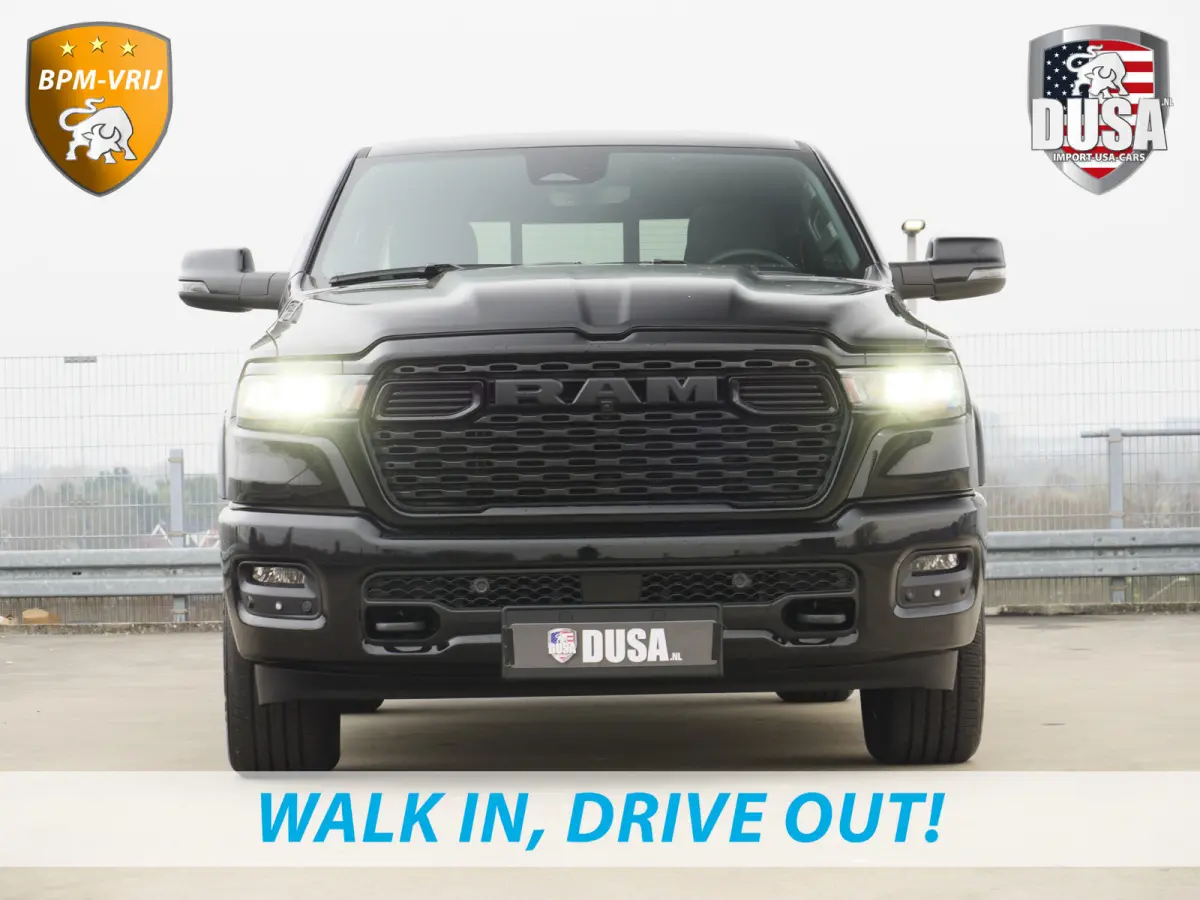 1500 | Bighorn | 3.0L I6 Hurricane | Crew Cab | 4X4 | Stuur/stoel verwarming | Night edition | Panorama dak Getoonde accessoires zijn verkrijgbaar tegen meerprijs