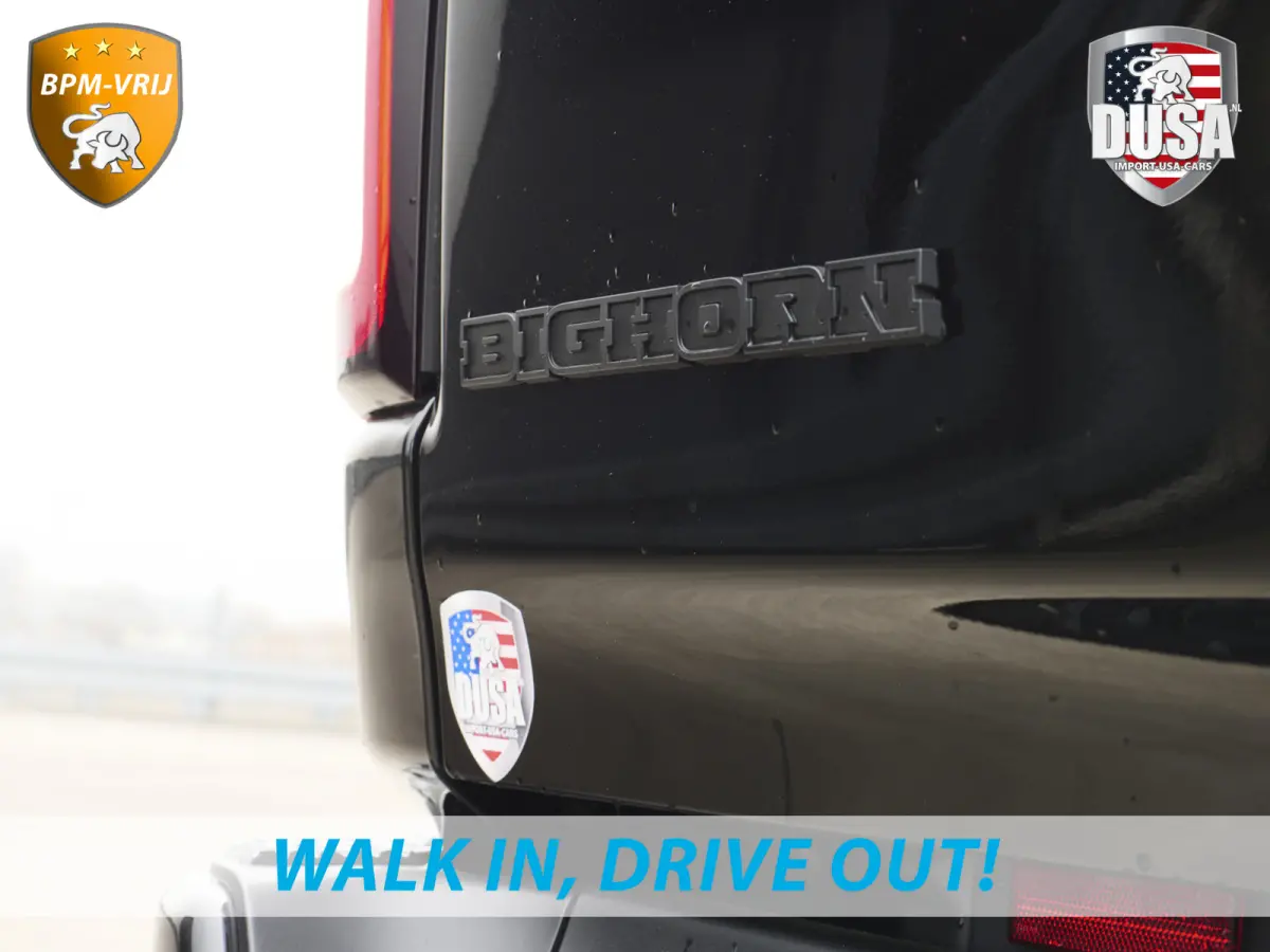 1500 | Bighorn | 3.0L I6 Hurricane | Crew Cab | 4X4 | Stuur/stoel verwarming | Night edition | Panorama dak Getoonde accessoires zijn verkrijgbaar tegen meerprijs