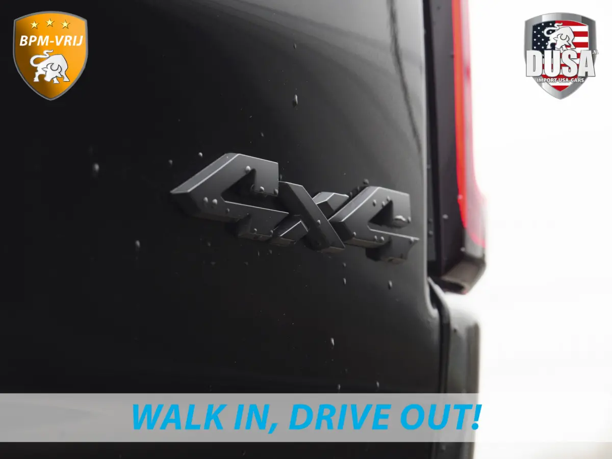 1500 | Bighorn | 3.0L I6 Hurricane | Crew Cab | 4X4 | Stuur/stoel verwarming | Night edition | Panorama dak Getoonde accessoires zijn verkrijgbaar tegen meerprijs