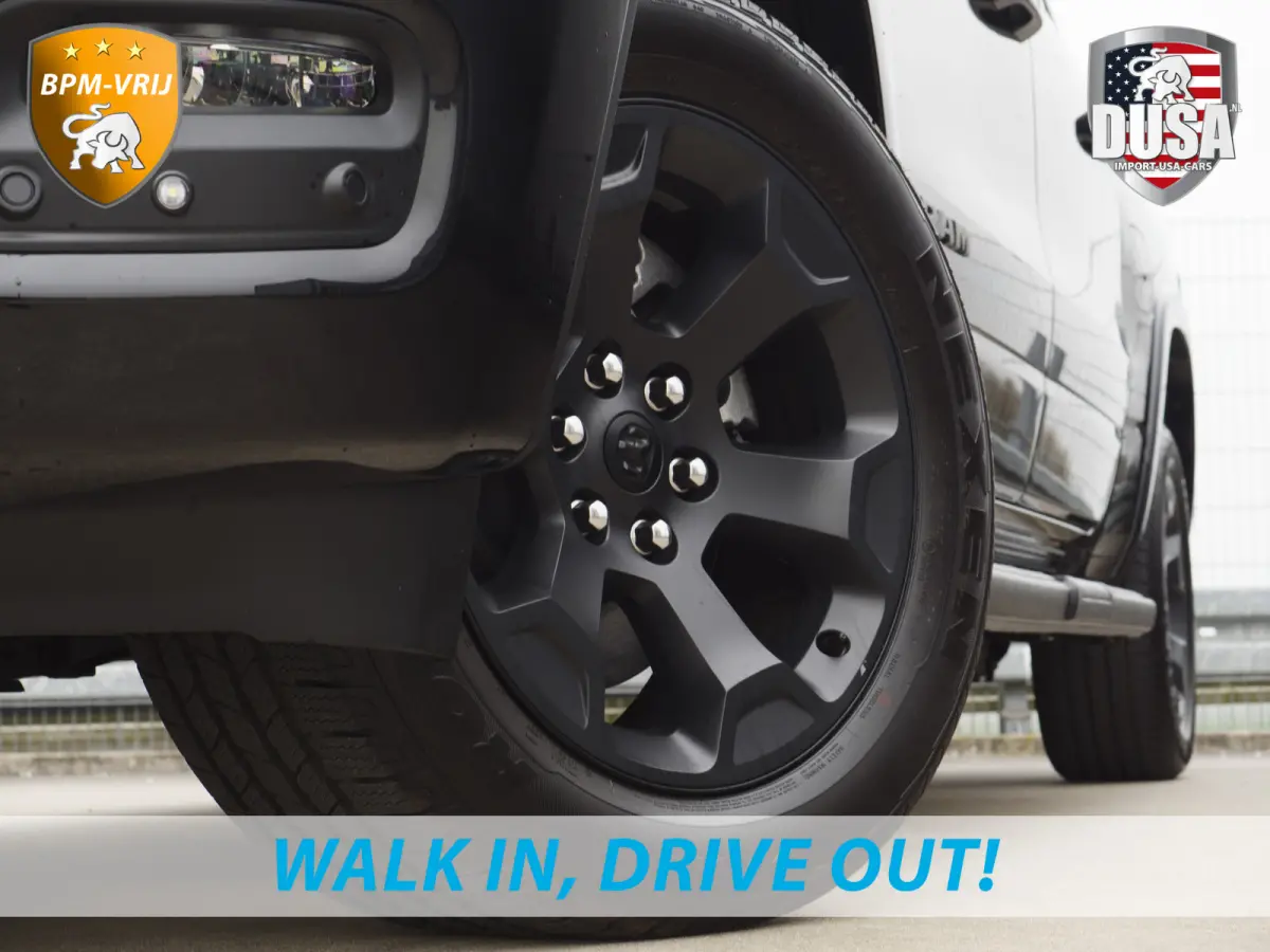 1500 | Bighorn | 3.0L I6 Hurricane | Quad Cab | 4X4 | Stuur/stoel verwarming | Night edition | Panorama dak Getoonde accessoires zijn verkrijgbaar tegen meerprijs