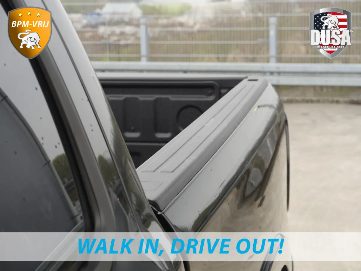1500 | Bighorn | 3.0L I6 Hurricane | Crew Cab | 4X4 | Stuur/stoel verwarming | Night edition | Panorama dak Getoonde accessoires zijn verkrijgbaar tegen meerprijs