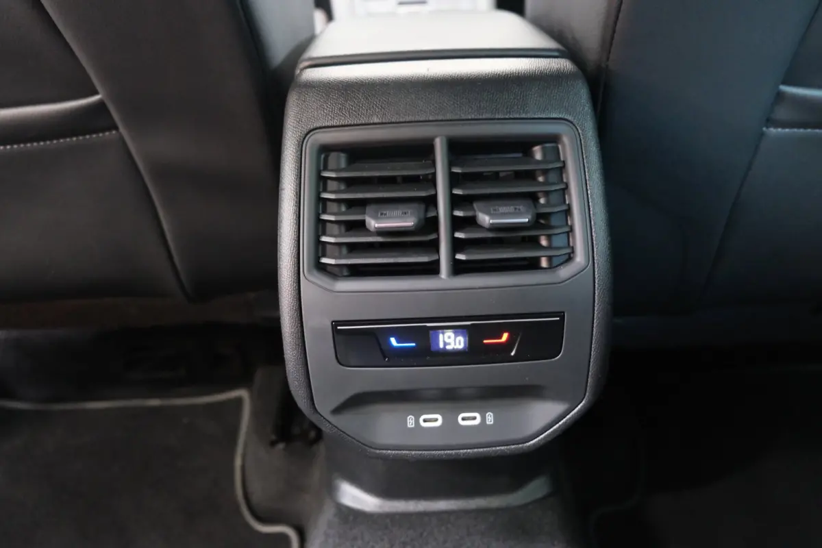 1.5 eTSI FR Business Intense Automaat - N.A.P. Airco, Cruise, Virtual Display, Camera, PDC.