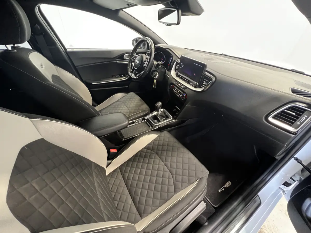 1.0 T-GDI GT-Line Edition | Navigatie/Android/Apple Carplay | LM Velgen 17" | Cruise Control | Achteruitrijcamera + PDC Achter | Airco |