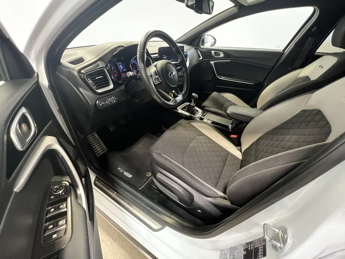 1.0 T-GDI GT-Line Edition | Navigatie/Android/Apple Carplay | LM Velgen 17" | Cruise Control | Achteruitrijcamera + PDC Achter | Airco |