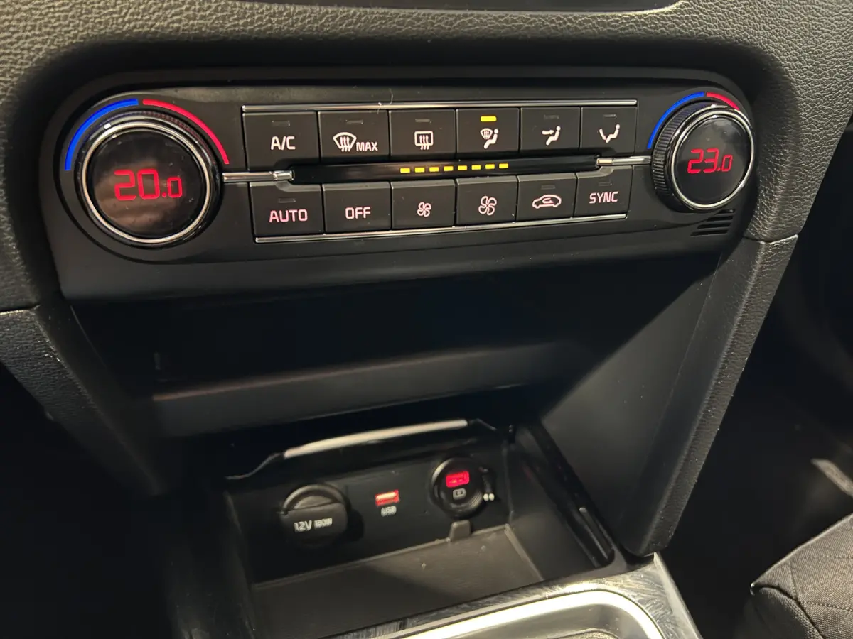 1.0 T-GDI GT-Line Edition | Navigatie/Android/Apple Carplay | LM Velgen 17" | Cruise Control | Achteruitrijcamera + PDC Achter | Airco |