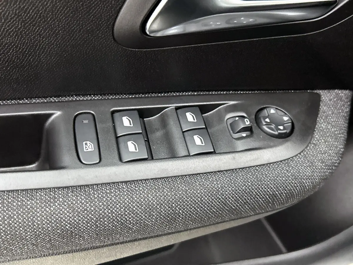 1.2 Style 100pk | Navigatie | Airco | Cruise Control | LED | Parkeersensoren | Apple Carplay/Android Auto |