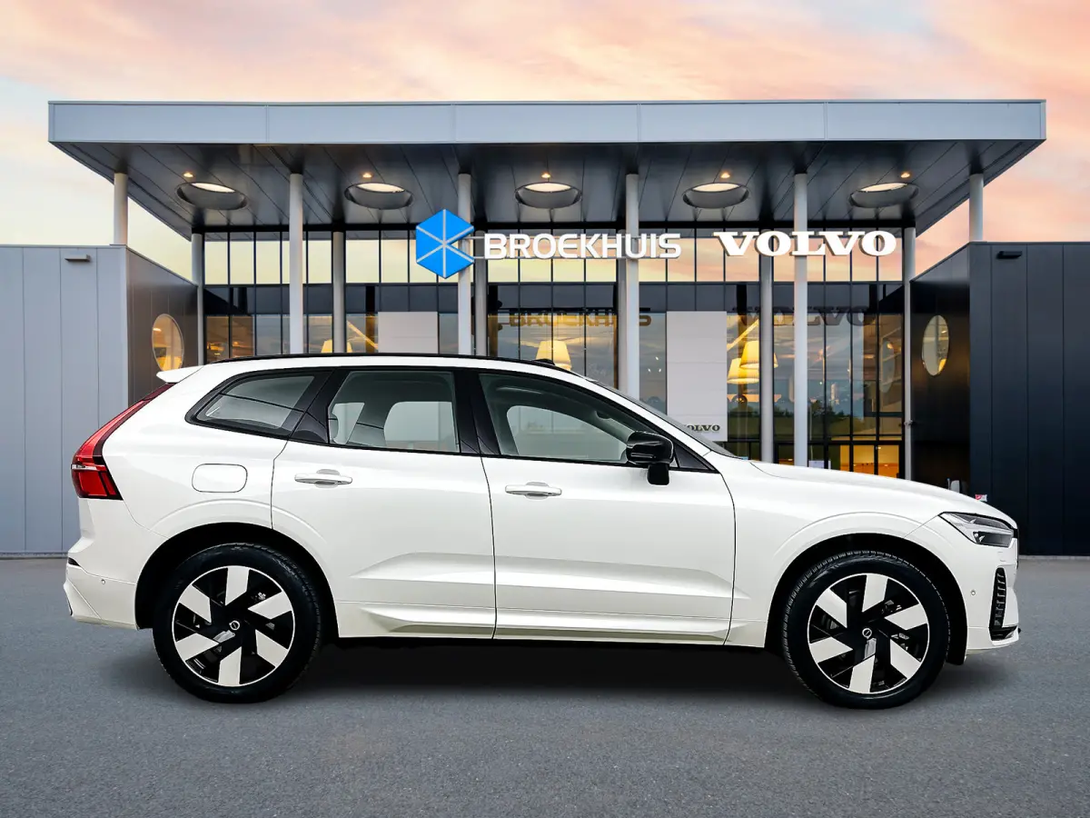 T6 Recharge Ultra Dark | 20" Allseason | Trekhaak | Harman Kardon | Panoramadak | Head-up | Full LED | 360 Camera  Elektr. verst. Stoelen || Adaptieve Cruise | BLIS |