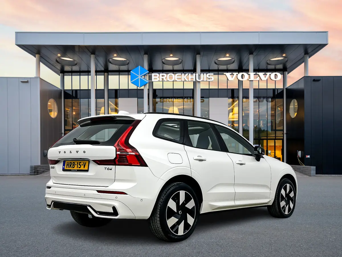 T6 Recharge Ultra Dark | 20" Allseason | Trekhaak | Harman Kardon | Panoramadak | Head-up | Full LED | 360 Camera  Elektr. verst. Stoelen || Adaptieve Cruise | BLIS |