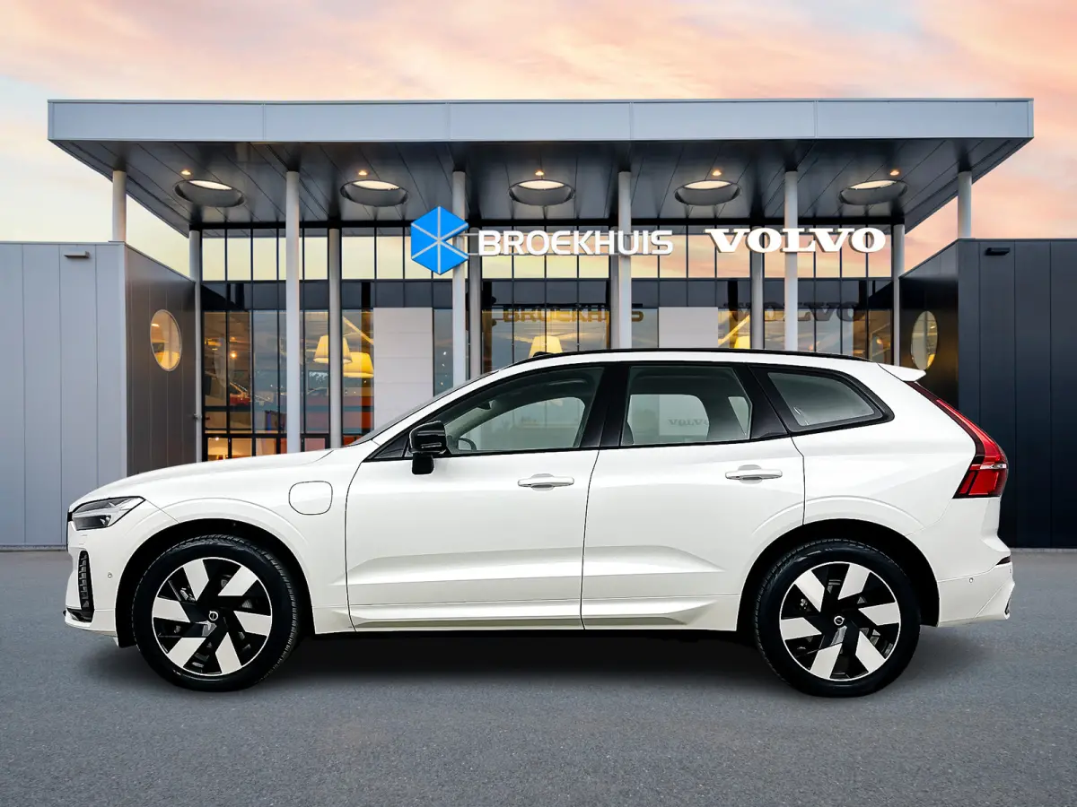 T6 Recharge Ultra Dark | 20" Allseason | Trekhaak | Harman Kardon | Panoramadak | Head-up | Full LED | 360 Camera  Elektr. verst. Stoelen || Adaptieve Cruise | BLIS |