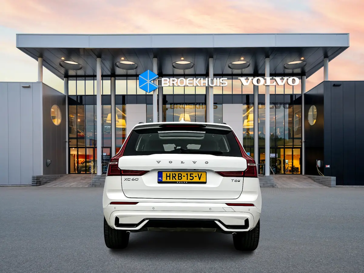 T6 Recharge Ultra Dark | 20" Allseason | Trekhaak | Harman Kardon | Panoramadak | Head-up | Full LED | 360 Camera  Elektr. verst. Stoelen || Adaptieve Cruise | BLIS |