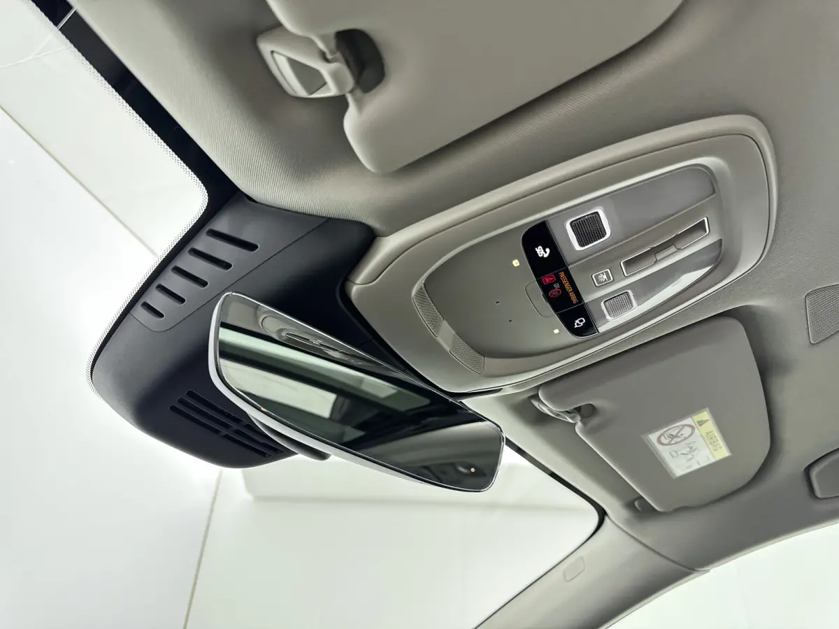 T6 Recharge Ultra Dark | 20" Allseason | Trekhaak | Harman Kardon | Panoramadak | Head-up | Full LED | 360 Camera  Elektr. verst. Stoelen || Adaptieve Cruise | BLIS |