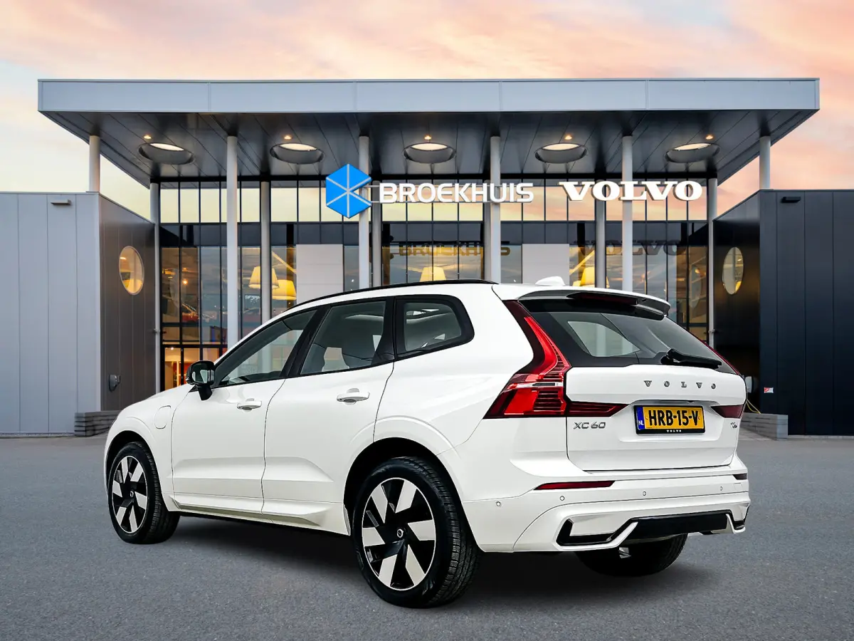 T6 Recharge Ultra Dark | 20" Allseason | Trekhaak | Harman Kardon | Panoramadak | Head-up | Full LED | 360 Camera  Elektr. verst. Stoelen || Adaptieve Cruise | BLIS |