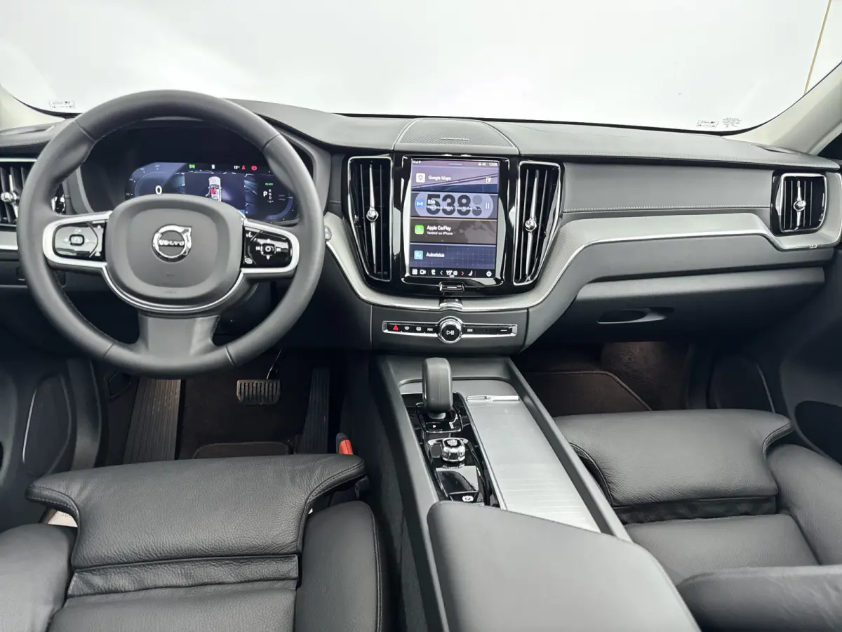 T6 Recharge Ultra Dark | 20" Allseason | Trekhaak | Harman Kardon | Panoramadak | Head-up | Full LED | 360 Camera  Elektr. verst. Stoelen || Adaptieve Cruise | BLIS |
