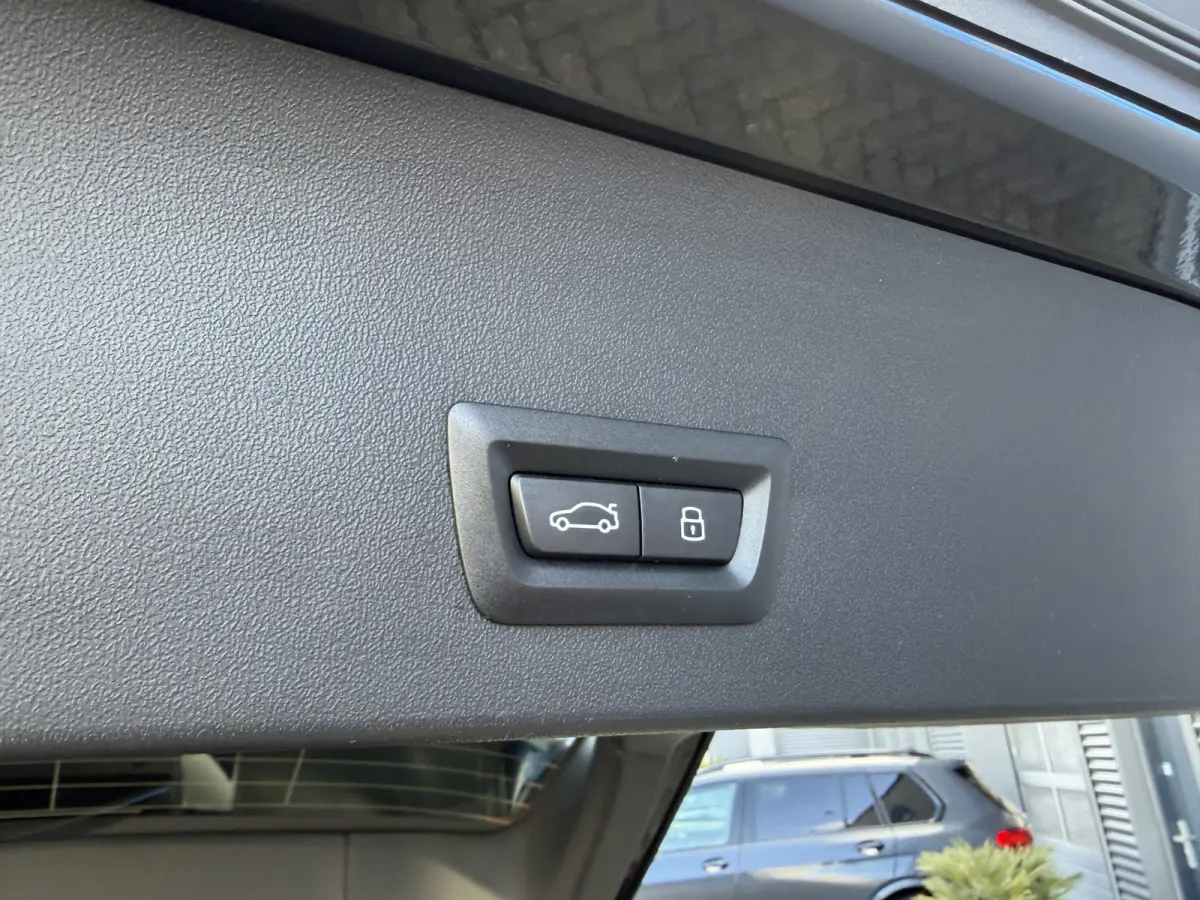 20 xDrive M Sport Panoramadak Trekhaak Leder ACC LED Achteruitrijcamera Stuurwielverwarming Carplay