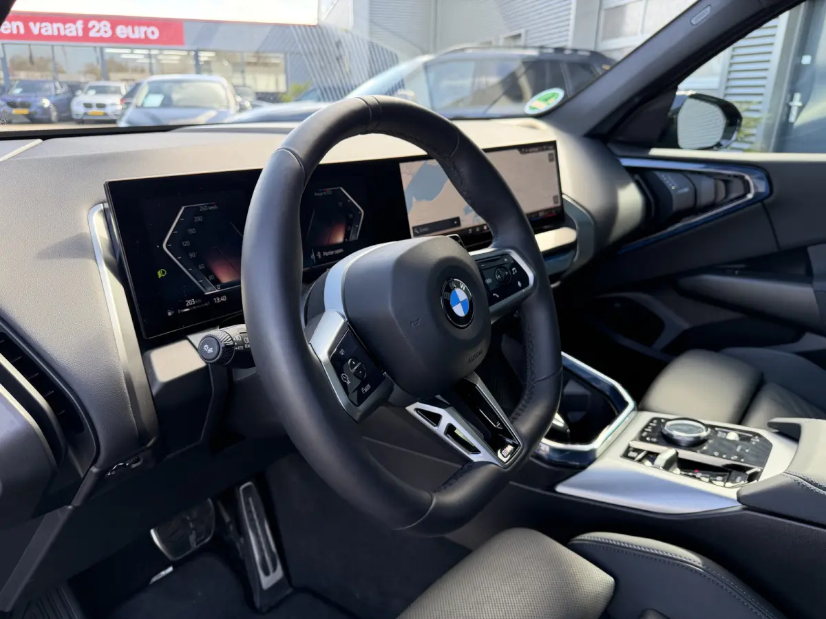 20 xDrive M Sport Panoramadak Trekhaak Leder ACC LED Achteruitrijcamera Stuurwielverwarming Carplay