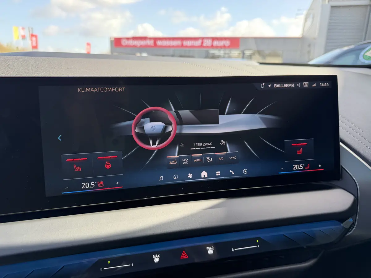 20 xDrive M Sport Panoramadak Trekhaak Leder ACC LED Achteruitrijcamera Stuurwielverwarming Carplay