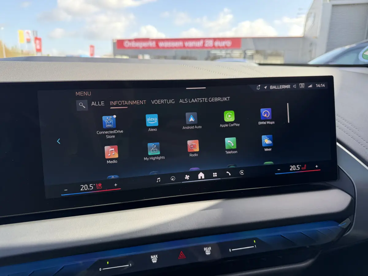 20 xDrive M Sport Panoramadak Trekhaak Leder ACC LED Achteruitrijcamera Stuurwielverwarming Carplay