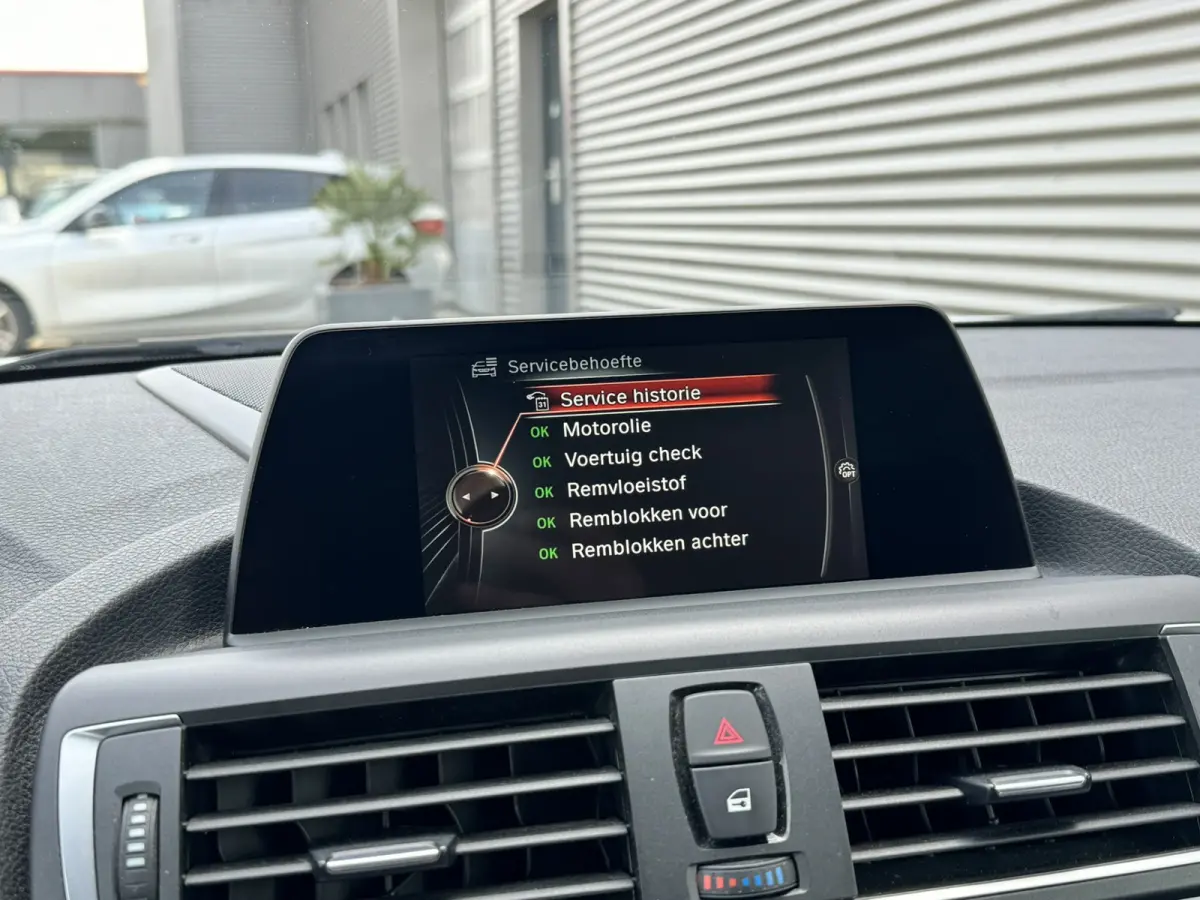 218i Executive Sport Line Leer Navigatie PDC Xenon Climate Control Stuurverwarming Stoelverwarming
