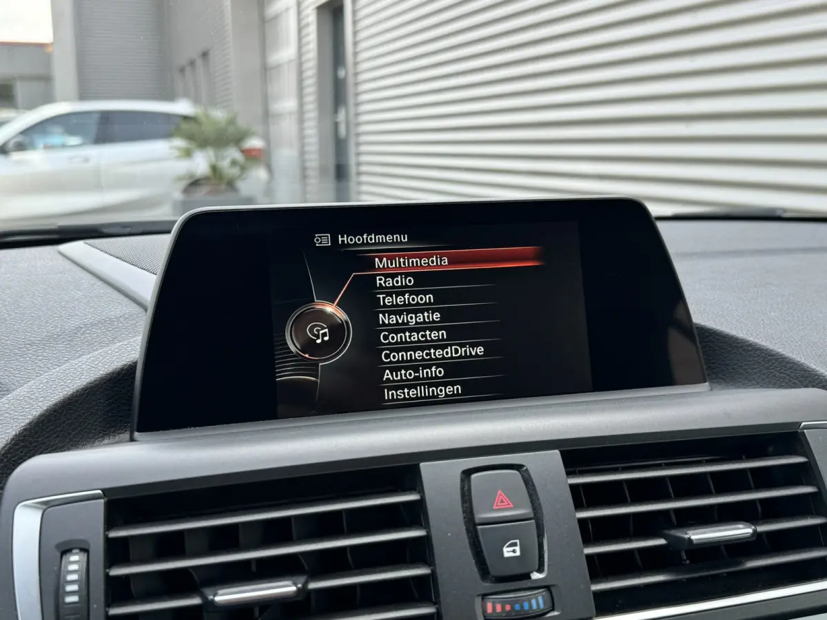 218i Executive Sport Line Leer Navigatie PDC Xenon Climate Control Stuurverwarming Stoelverwarming