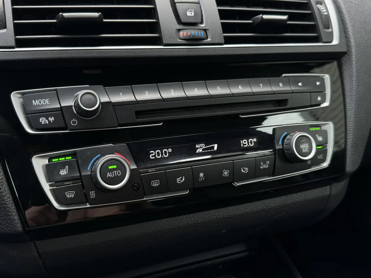218i Executive Sport Line Leer Navigatie PDC Xenon Climate Control Stuurverwarming Stoelverwarming