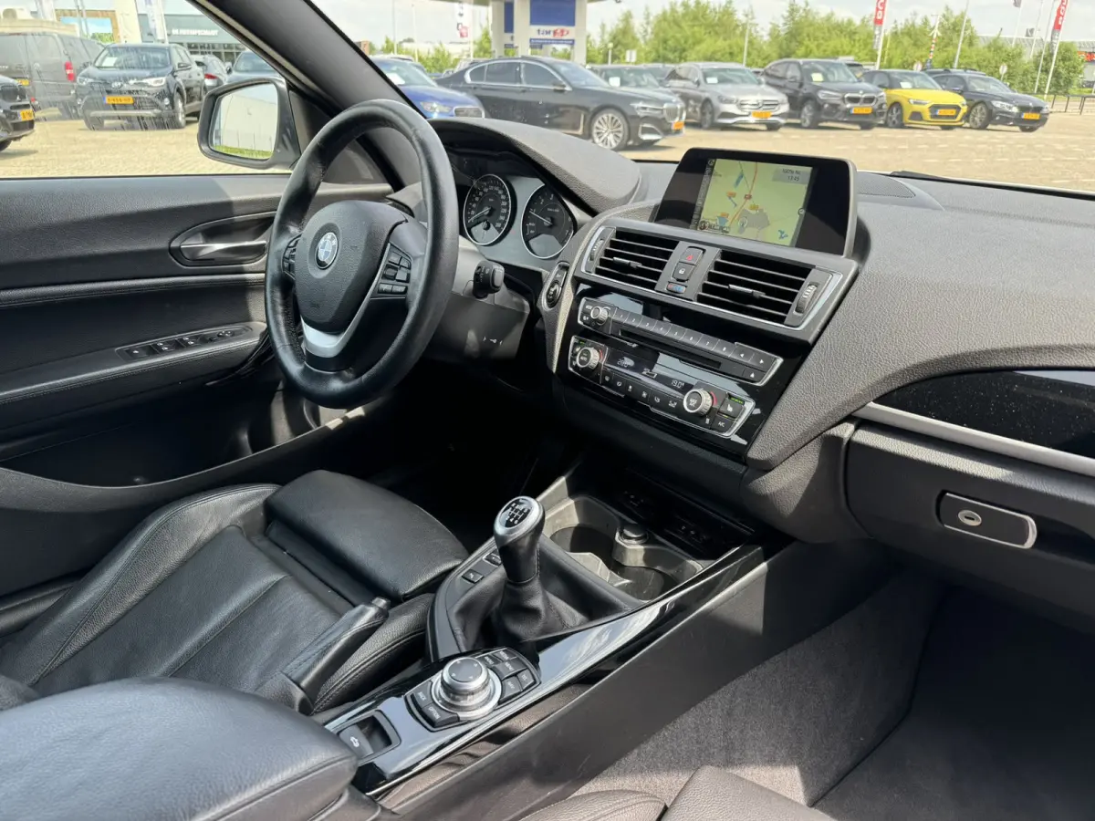 218i Executive Sport Line Leer Navigatie PDC Xenon Climate Control Stuurverwarming Stoelverwarming