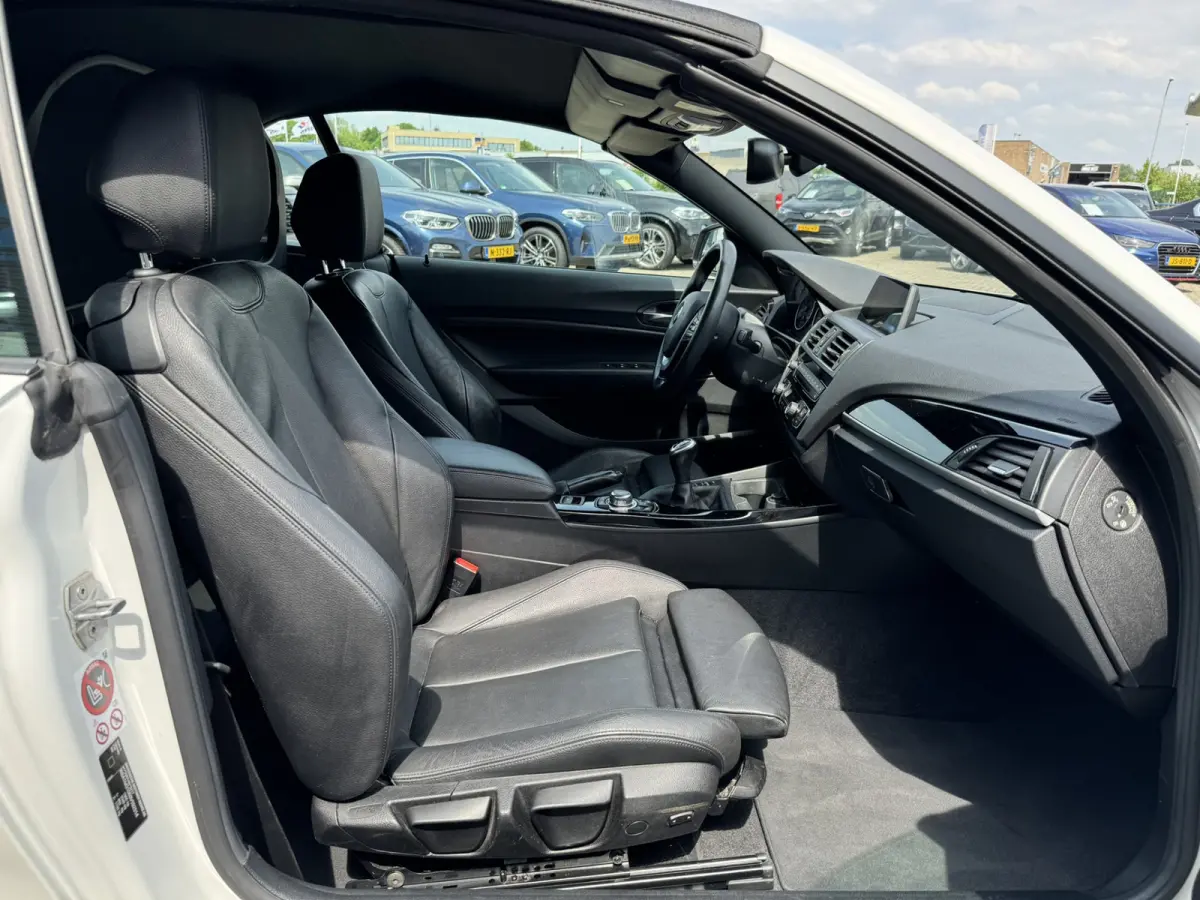 218i Executive Sport Line Leer Navigatie PDC Xenon Climate Control Stuurverwarming Stoelverwarming