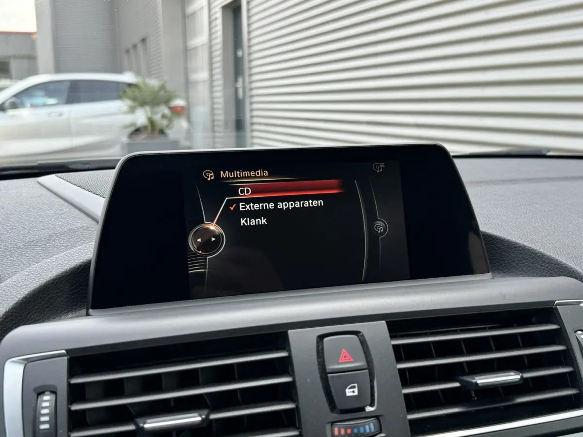 218i Executive Sport Line Leer Navigatie PDC Xenon Climate Control Stuurverwarming Stoelverwarming