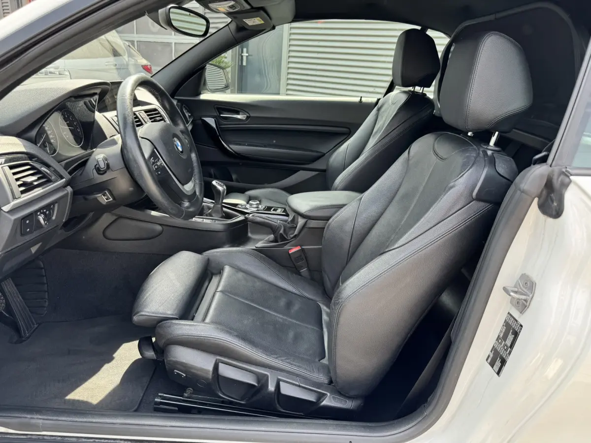 218i Executive Sport Line Leer Navigatie PDC Xenon Climate Control Stuurverwarming Stoelverwarming