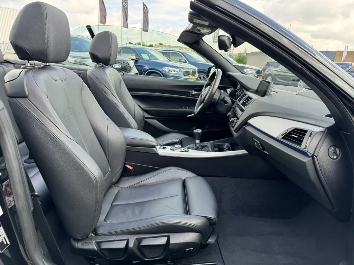 218i High Executive M Sport 18 inch Xenon Lederen interieur PDC Navigatie Stuurverwarming Stoelverwarming 18 Inch