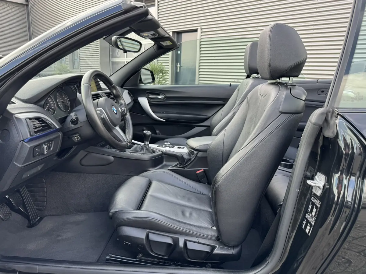 218i High Executive M Sport 18 inch Xenon Lederen interieur PDC Navigatie Stuurverwarming Stoelverwarming 18 Inch
