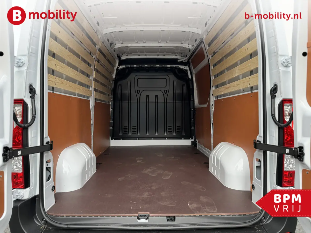 T35 2.3 dCi 135PK L2H2 V/A €14 Per Dag!! Comfort Rijklaar! NIEUW 10x VOORRAAD | Trekhaak | Betimmering | Navigatie | PDC