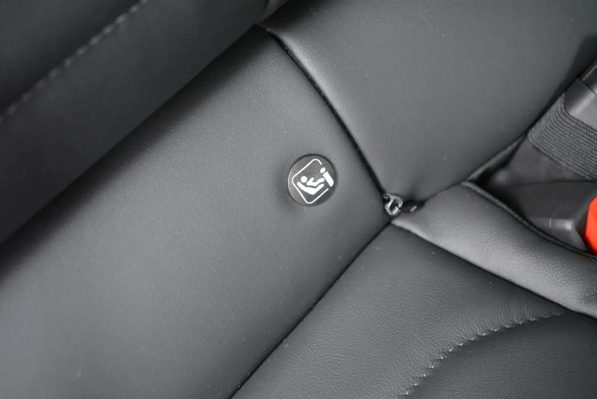 130pk Automaat Business Plus | Leder | Navigatie | Apple Carplay/Android Auto| Achteruitrijcamera | Voorruitverwarming | Stuurwielverwarming