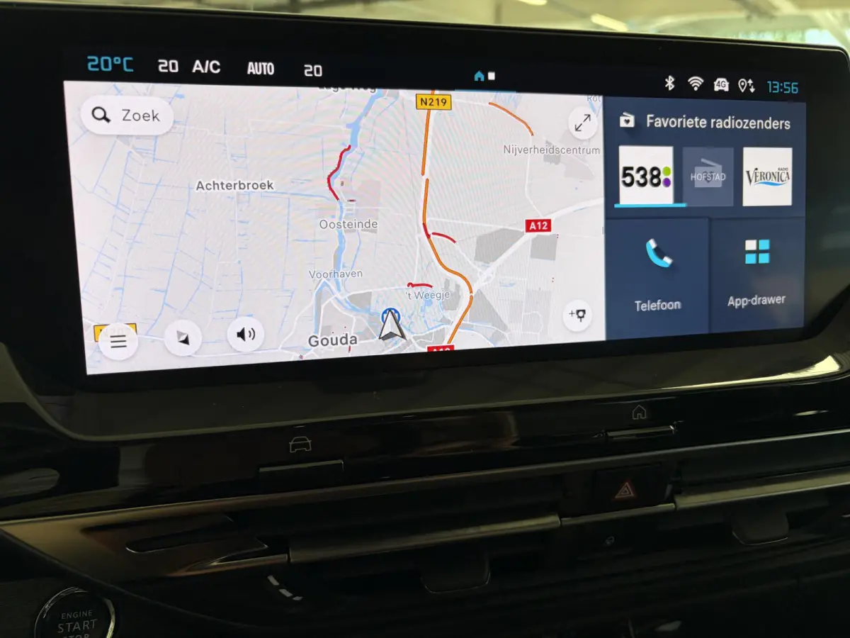 130pk Automaat Business Plus | Leder | Navigatie | Apple Carplay/Android Auto| Achteruitrijcamera | Voorruitverwarming | Stuurwielverwarming