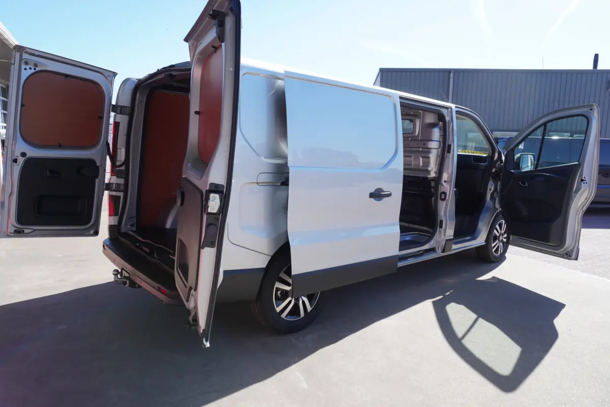 2.0 dCi 170PK T30 L2H1 Luxe Automaat Schuifdeur L/R Nr. V189 | Climate | Adapt. Cruise | Navi | Trekhaak | Betimmering