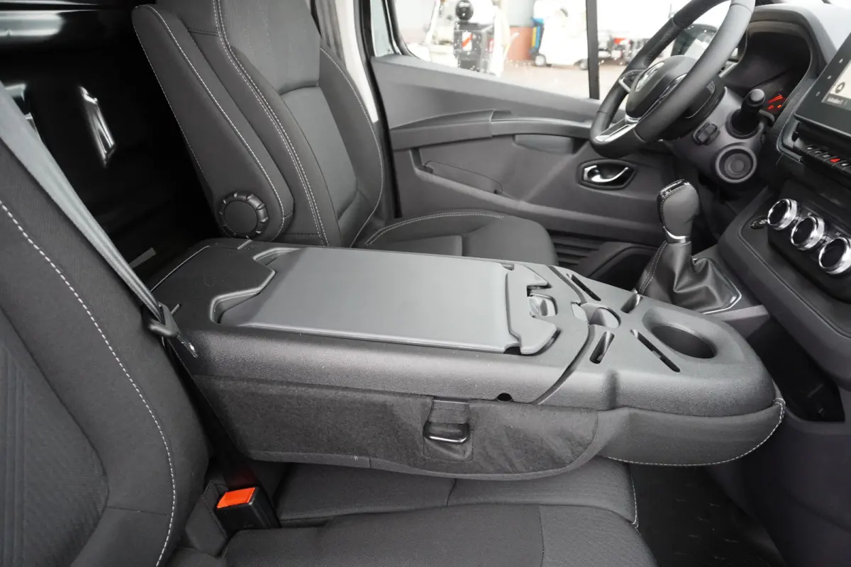 2.0 dCi 170PK T30 L2H1 Luxe Automaat Schuifdeur L/R Nr. V189 | Climate | Adapt. Cruise | Navi | Trekhaak | Betimmering